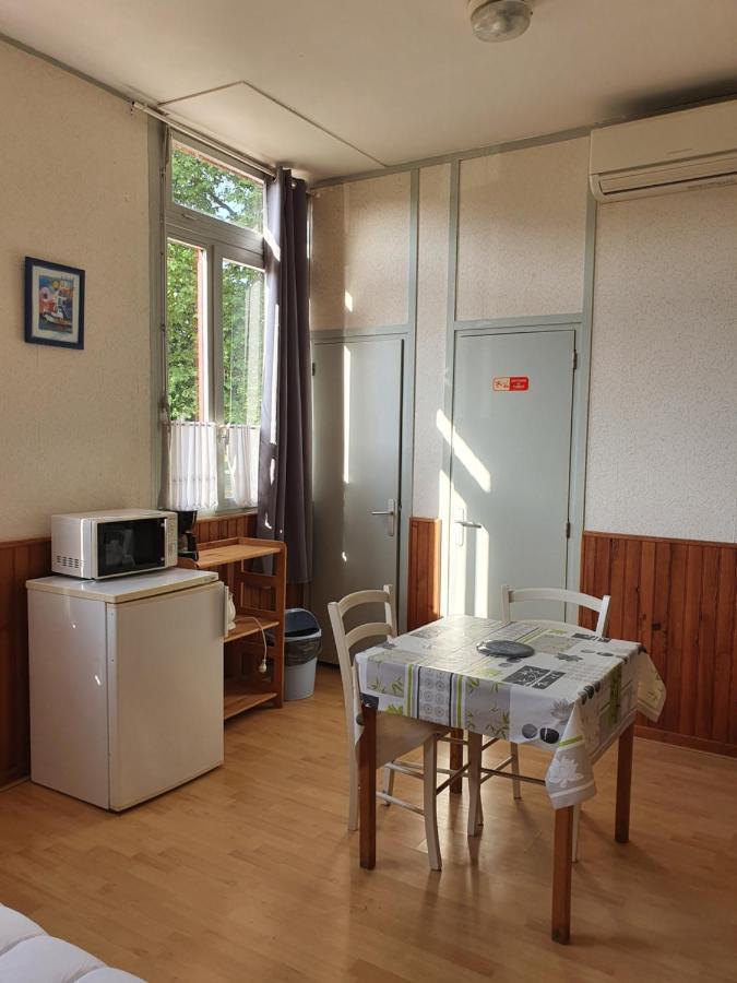 Camping Des 2 Rives- Chambres Etang-sur-Arroux Exteriör bild
